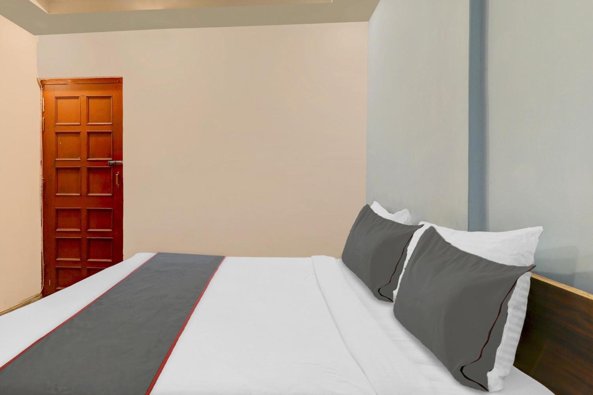 Hotel Collection O Premier Near Hazratganj Lucknow Zewnętrze zdjęcie