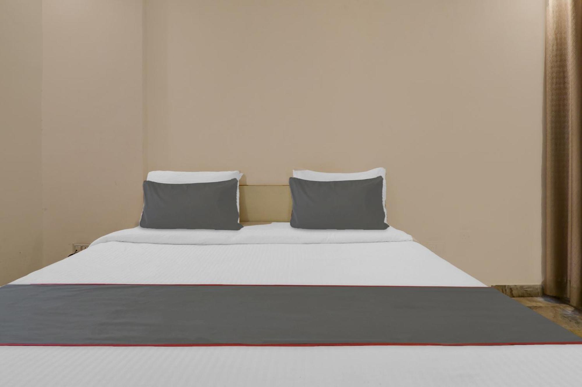 Hotel Collection O Premier Near Hazratganj Lucknow Zewnętrze zdjęcie