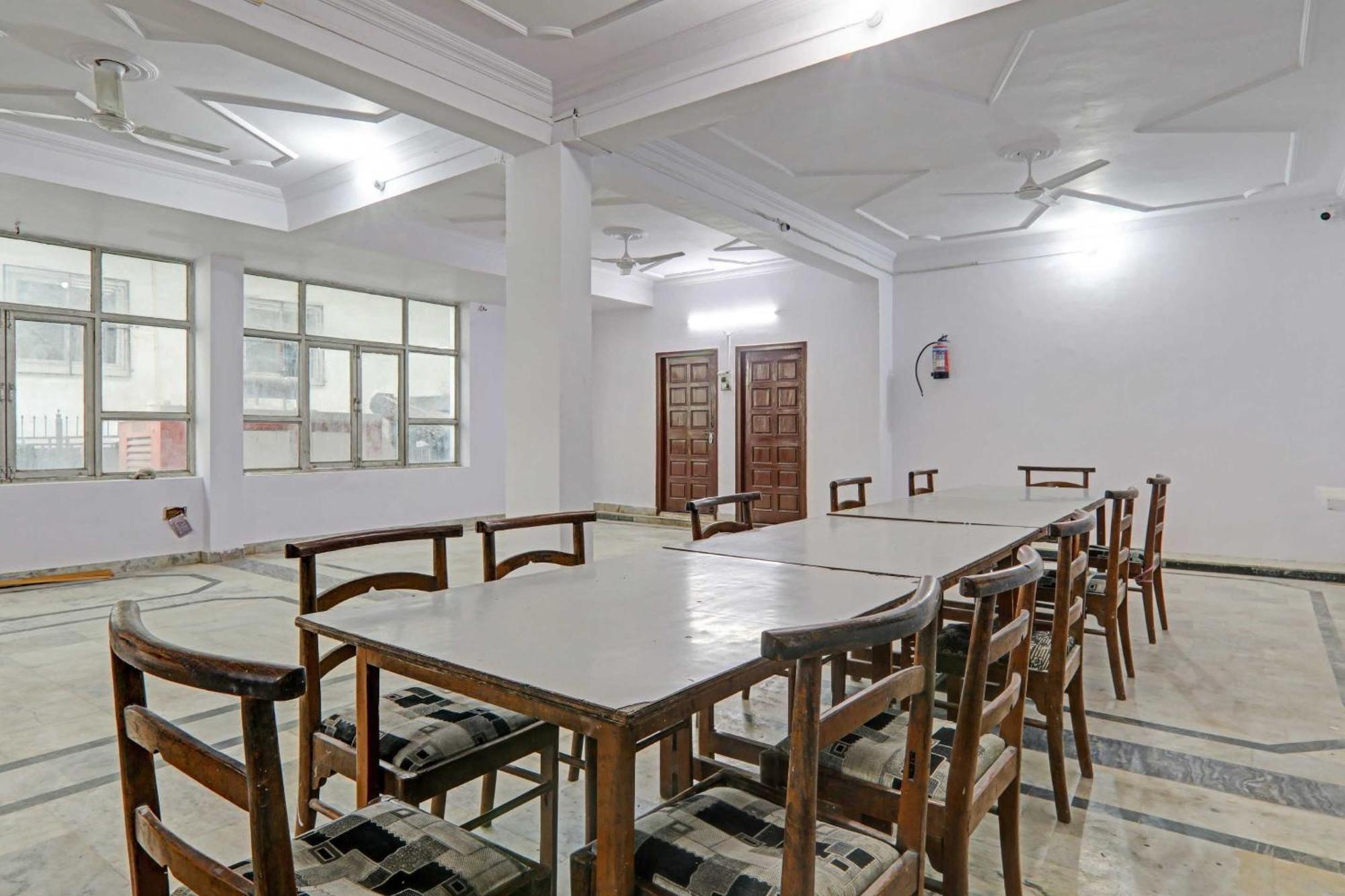 Hotel Collection O Premier Near Hazratganj Lucknow Zewnętrze zdjęcie