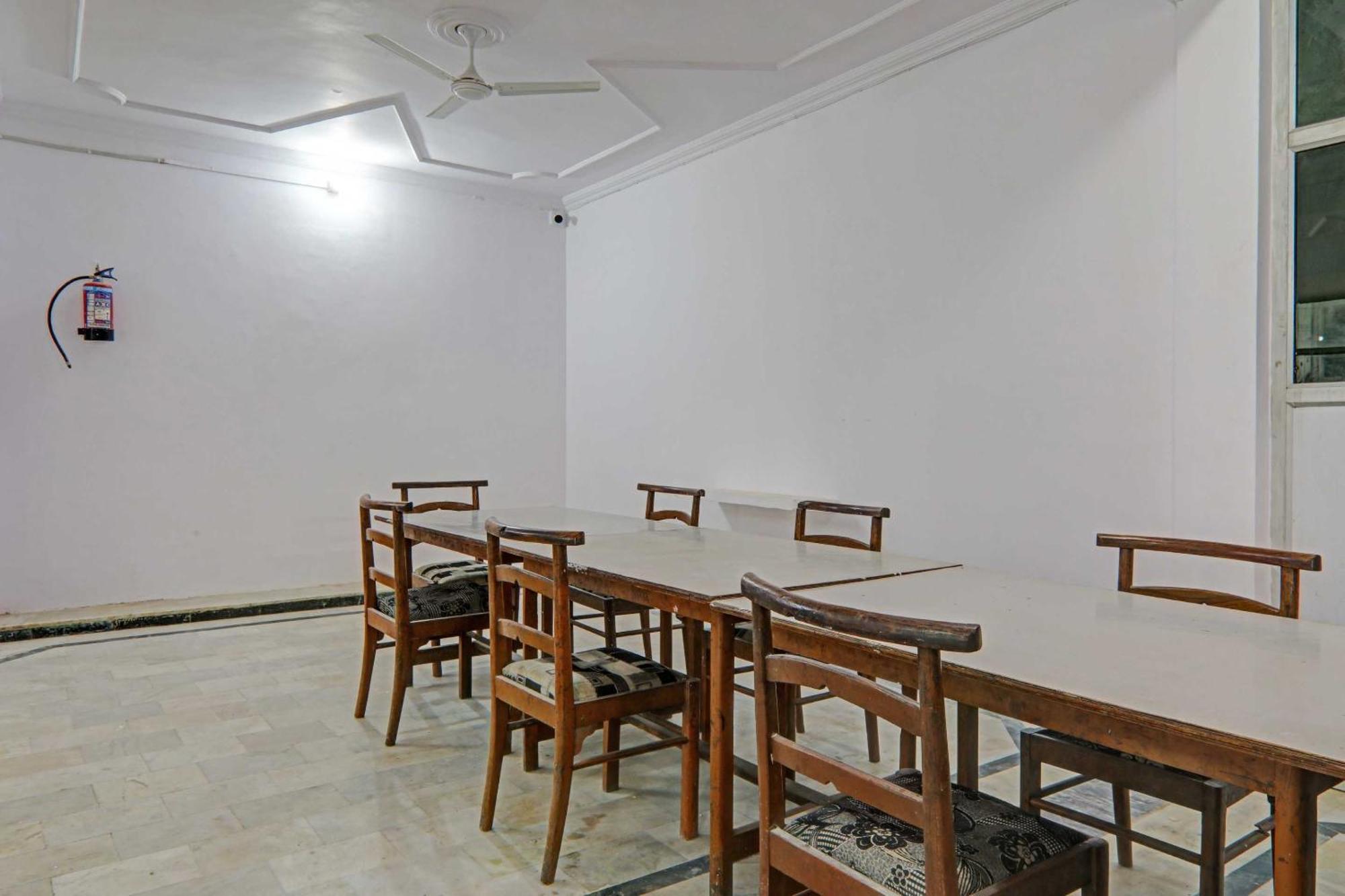 Hotel Collection O Premier Near Hazratganj Lucknow Zewnętrze zdjęcie