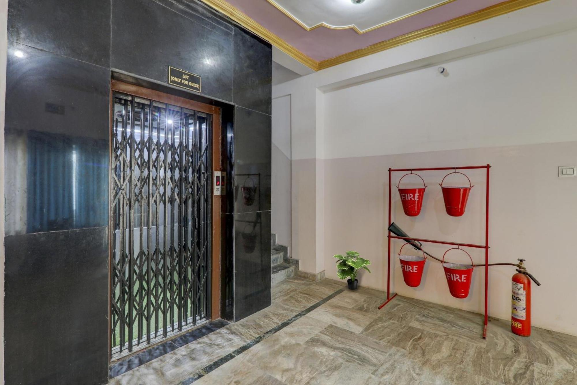 Hotel Collection O Premier Near Hazratganj Lucknow Zewnętrze zdjęcie