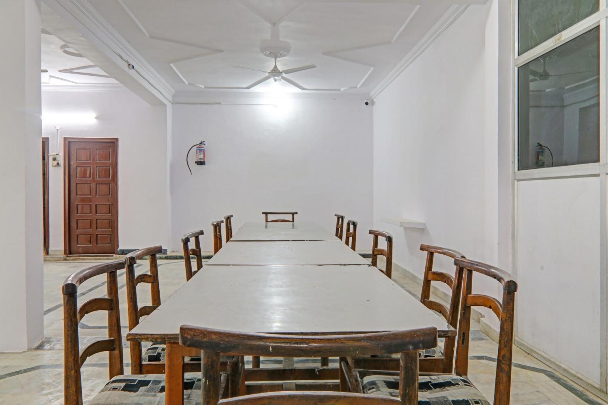 Hotel Collection O Premier Near Hazratganj Lucknow Zewnętrze zdjęcie